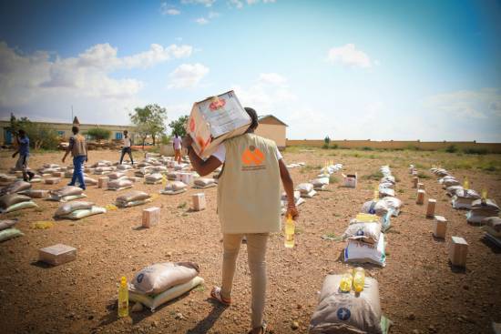 الرحمة العالمية توزع مساعدات إغاثية في أرض الصومال